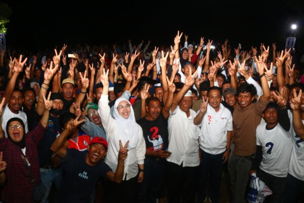 Pasangan Calon Bupati dan Wakil Bupati Bantaeng 02, Ilham Azikin - Kanita Kahfi menghadiri kampanye dialogis di Desa Pa'jukukang, Kecamatan Pa'jukukang, Rabu (30/10/2024) malam.