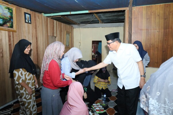 Tokoh Agama Kabupaten Pangkajene dan Kepulauan (Pangkep), H.M. Sirajang mendoakan Azhar Arsyad terpilih di Pilgub Sulsel mendatang.