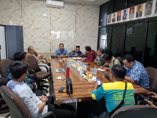 Suasana rapat panitia Milad Muhammadiyah ke-112 tingkat kota Makassar di Kantor Pusdim Makassar, Jl Gunung Lompobattang Makassar, belum lama ini.