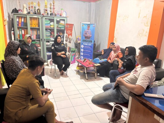 Dalam rangka menjaga Pemilu Damai Camat Bontoala bersama seluruh Lurah melakukan pengawasan di setiap Wilayah Kecamatan Bontoala, Selasa (26/11/2024).