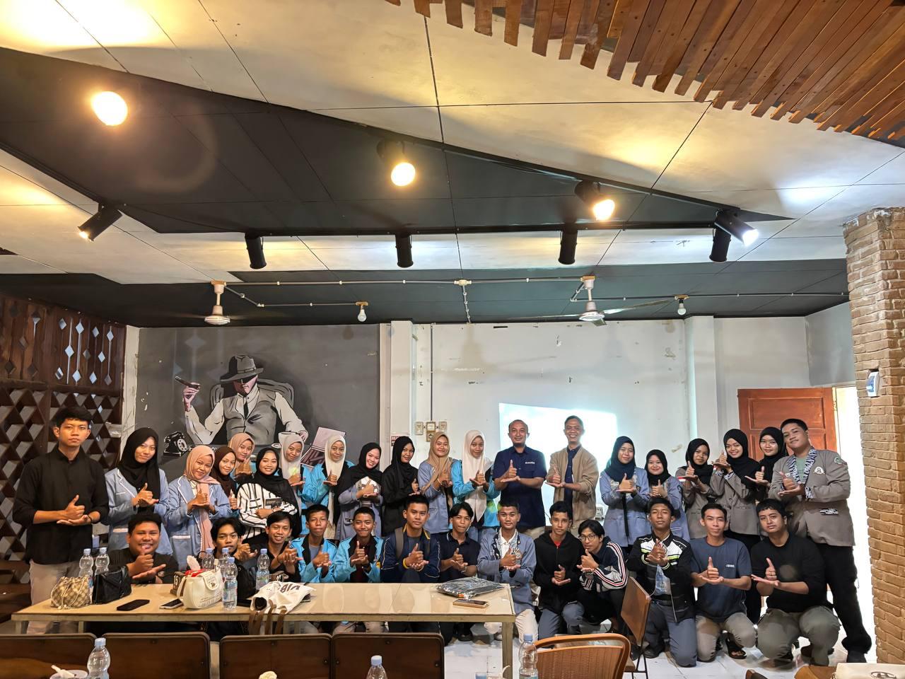 BPJS Kesehatan Cabang Watampone menggelar Pemberian Informasi Langsung (PIL) pada Pelajar Muhammadiyah Bone, di Dapoer24Bone, Kamis (12/6/2025).