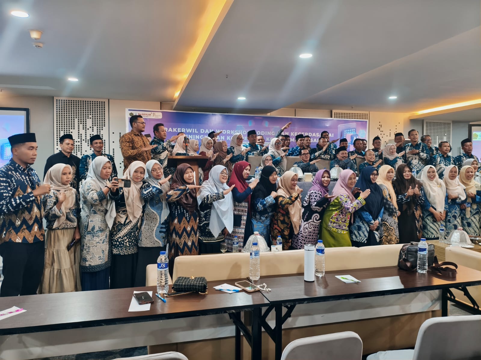 Kelompok Kerja Madrasah Aliyah (KKMA) Provinsi Sulsel menggelar kegiatan workshop peningkatan kompetensi kepala madrasah se-sulsel di Aerotel Hotel, Jl. Muchtar Lutfi Kota Makassar, mulai 12 - 14 September 2025, belum lama ini.