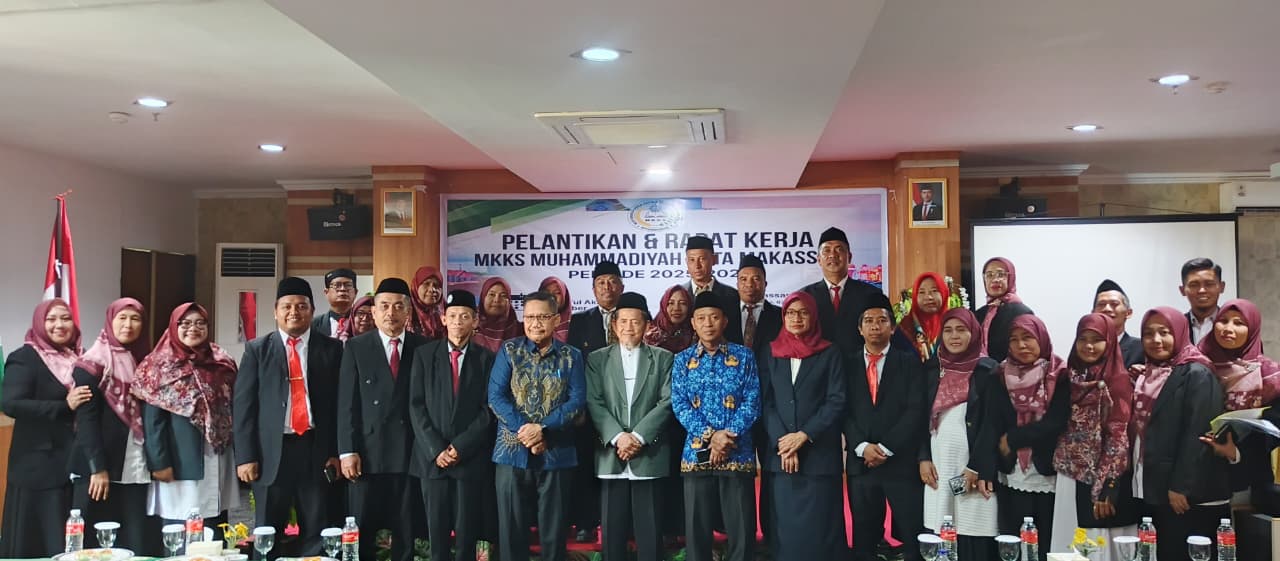 Pengurus Musyawarah Kerja Kepala Sekolah (MKKS) Muhammadiyah Makassar periode tahun 2025-2029 resmi dilantik di Hotel Lynt, Jl. Hertasning Tidung Rapoccini, Makassar, Rabu (1/10/2025).