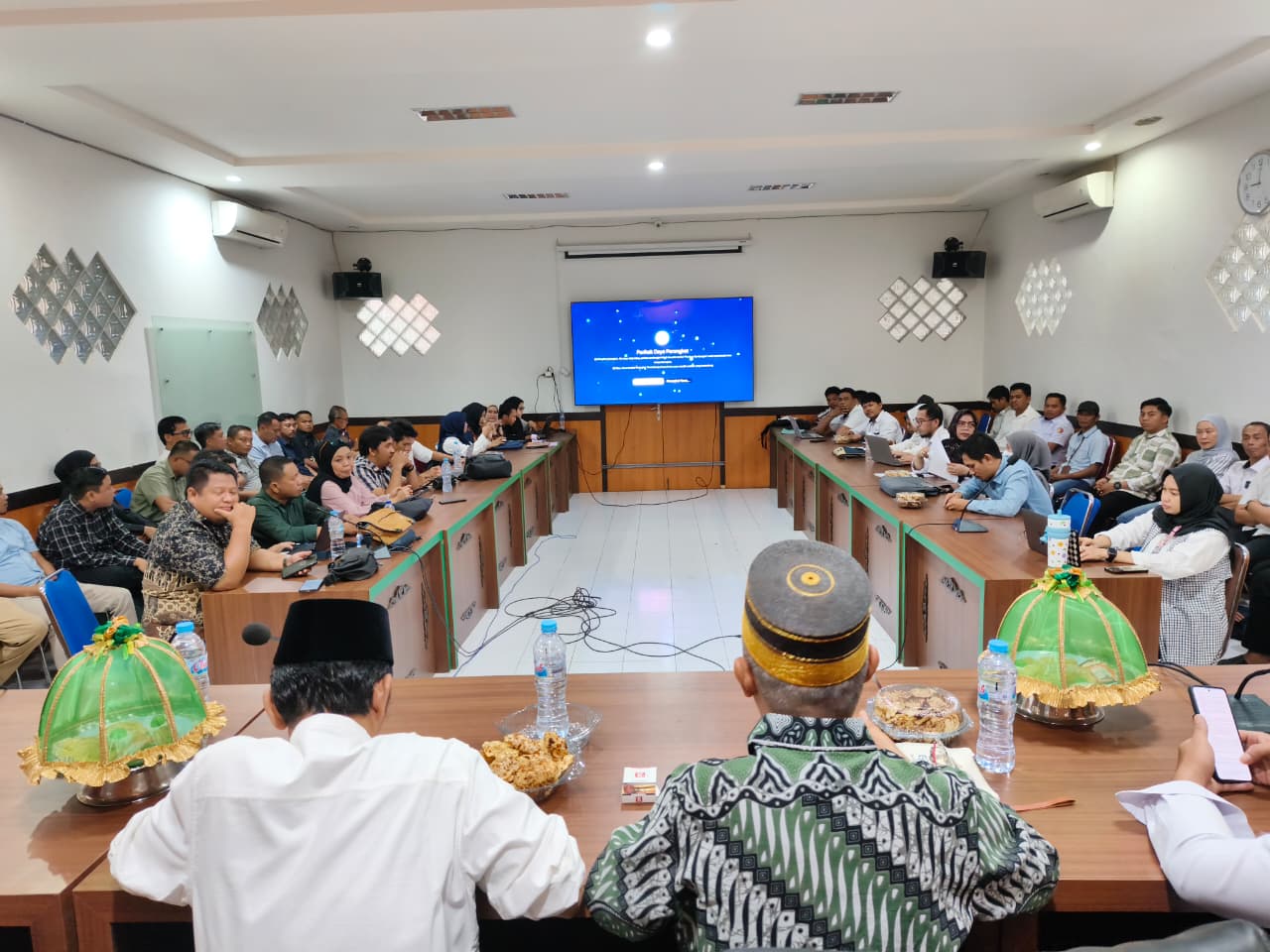 Kegiatan ini bertempat di Ruang Rapat Bawaslu Provinsi Sulawesi Selatan, Rabu(15/10/2025).