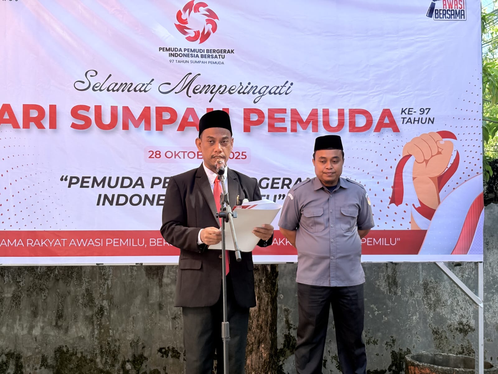 Ketua Bawaslu Maros, Sufirman jadi pembina upacara Peringatan Hari Sumpah Pemuda di halaman Kantor Bawaslu Maros, Selasa 28 Oktober 2025 Ketua Bawaslu Maros, Sufirman jadi pembina upacara Peringatan Hari Sumpah Pemuda di halaman Kantor Bawaslu Maros, Selasa 28 Oktober 2025