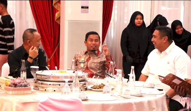 kegiatan Rapat Koordinasi Optimalisasi Pendapatan Daerah yang digelar di Baruga Asta Cita, Rumah Jabatan Gubernur Sulsel, Kota Makassar, Jumat (11/7/2025).