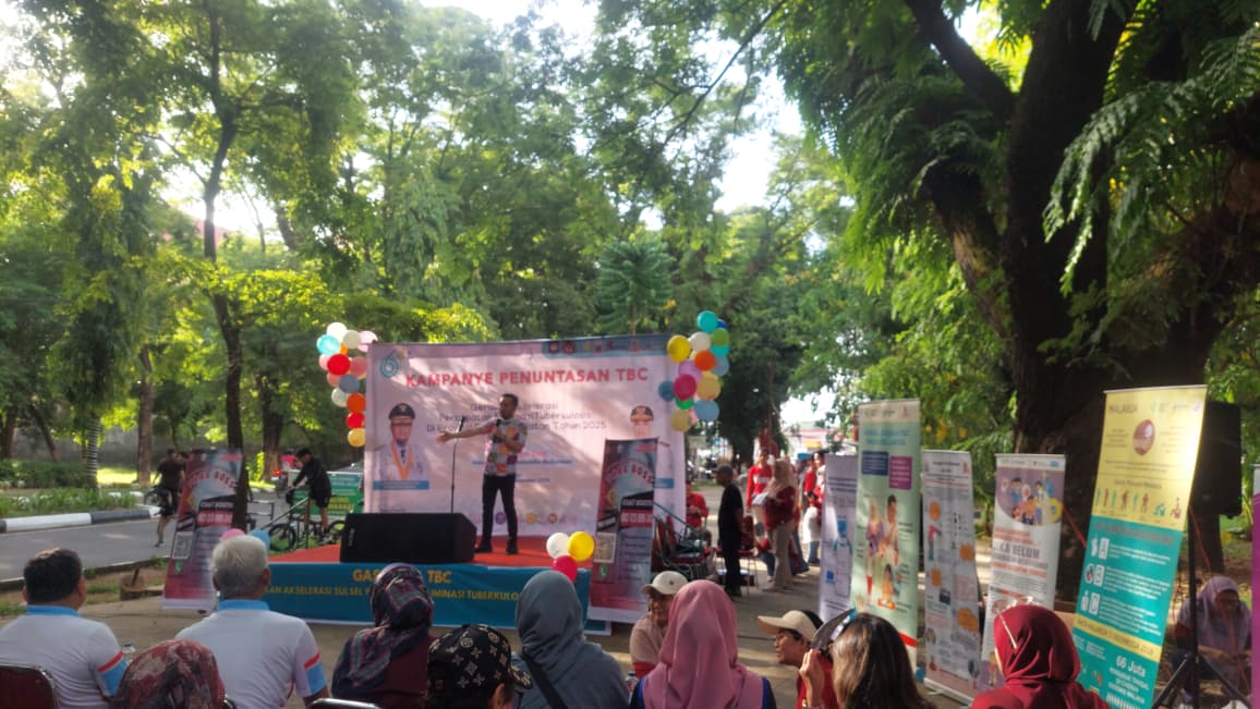 Pemerintah Provinsi Sulawesi Selatan bersama Kementerian Koordinator Bidang Pembangunan Manusia dan Kebudayaan (Kemenko PMK) menggelar kampanye Gasspol TBC 'Gerak akselerasi Sulsel percepat eliminasi Tuberkulosis' di area Car Free Day (CFD) Universitas Hasanuddin, Kota Makassar, Minggu (9/11/2025).
