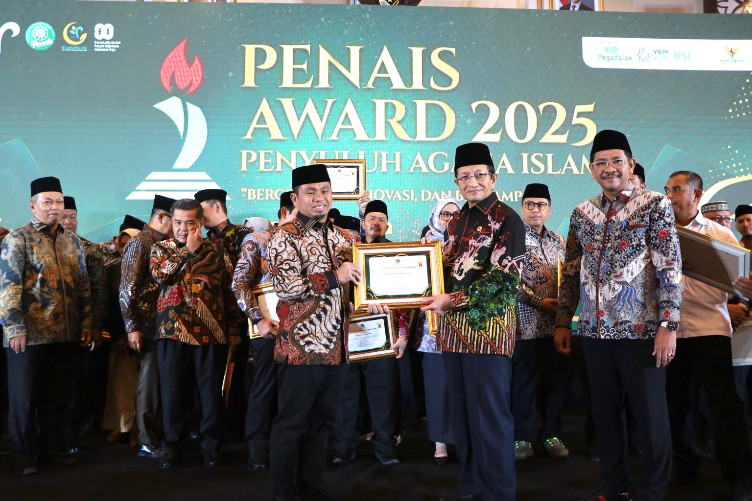 Wali Kota Parepare, Tasming Hamid, menerima apresiasi bergengsi dari Kementerian Agama Republik Indonesia pada ajang PENAIS Award Penyuluhan Agama Islam Tahun 2025.
