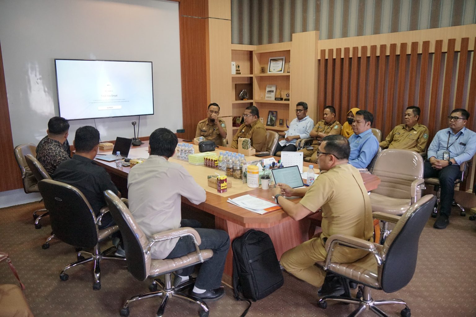 Pemerintah Kota Parepare menerima kunjungan dari PT Lesso Technology Indonesia dalam rangka penjajakan kerja sama strategis terkait penyediaan air minum aman dan pengembangan fasilitas infrastruktur lainnya di Kota Parepare.