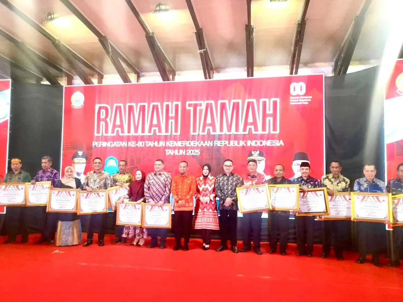 Pemerintah Kota Parepare meraih penghargaan dari Pemerintah Provinsi Sulawesi Selatan sebagai daerah dengan tingkat kemiskinan terendah di Sulsel.