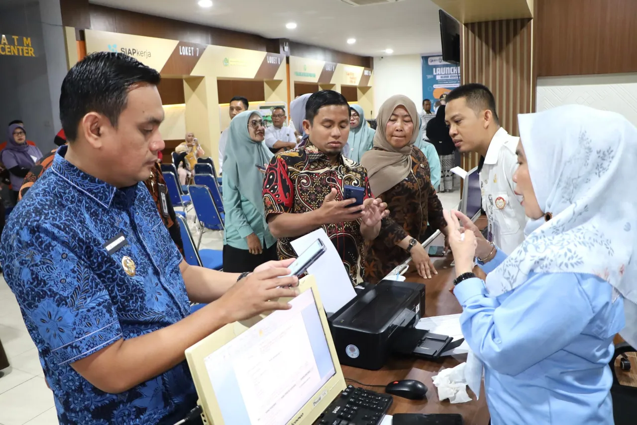 Wali Kota Parepare, Tasming Hamid dan Wawali Parepare Hermanto menghadiri acara Launching Proyek Perubahan bertajuk “Lapor Pak Satpol”.