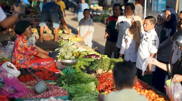 Wali Kota Parepare, Tasming Hamid, melakukan kunjungan lapangan ke Pasar Sumpang Minangae, Rabu (6/8/2025).