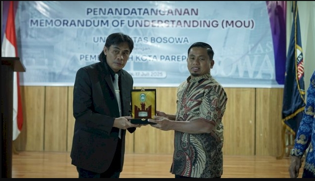 Wali Kota Parepare, Tasming Hamid, bersama Rektor Universitas Bosowa di Gedung Rektorat Lantai 9 Unibos, Kamis, 17 Juli 2025.
