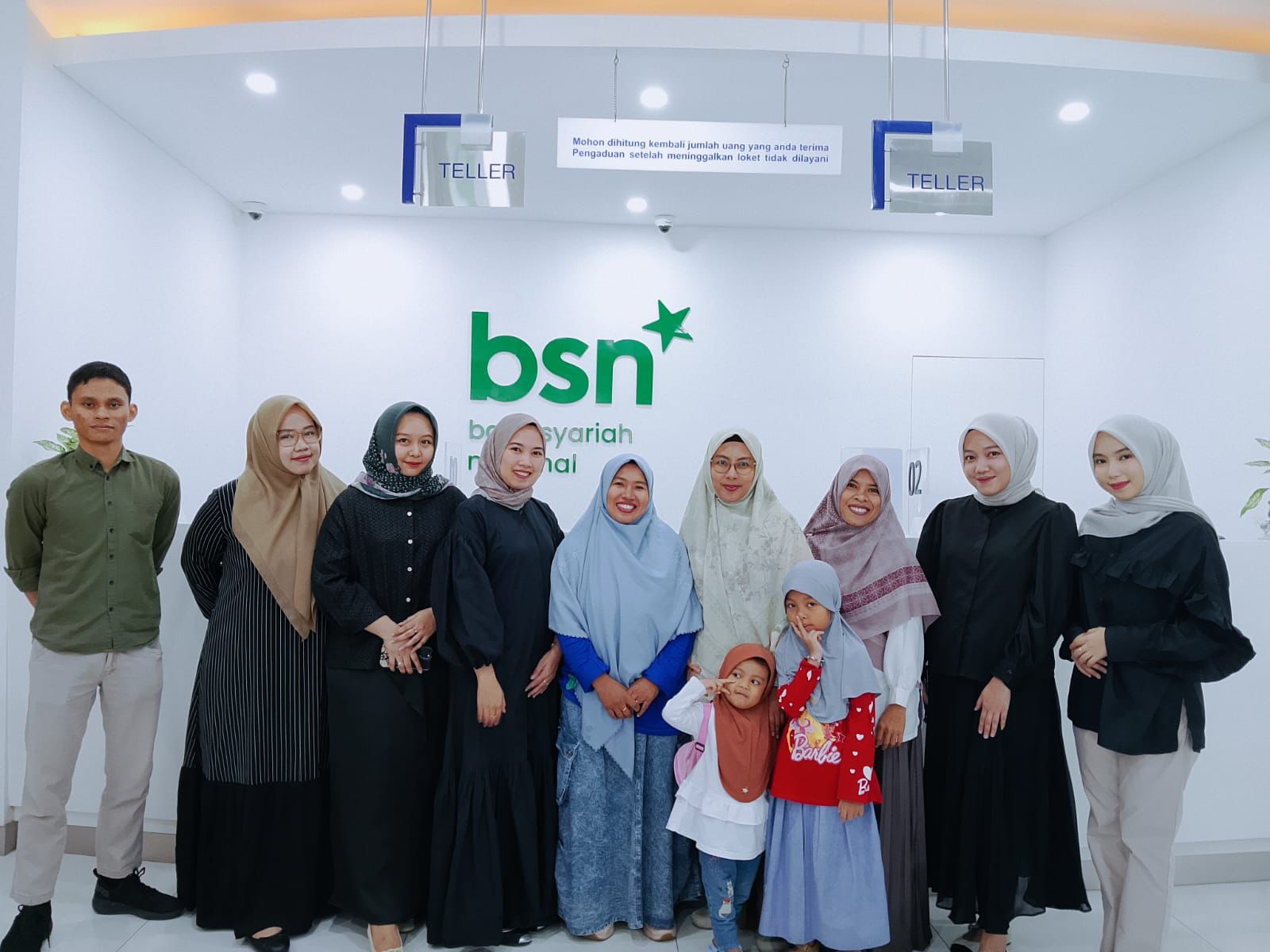 Kegiatan ini berlangsung pada Sabtu, 27 Desember 2025, bertempat di Kantor Bank Syariah Nasional KC Makassar, dan diikuti oleh puluhan anak dari berbagai wilayah di Kota Makassar.