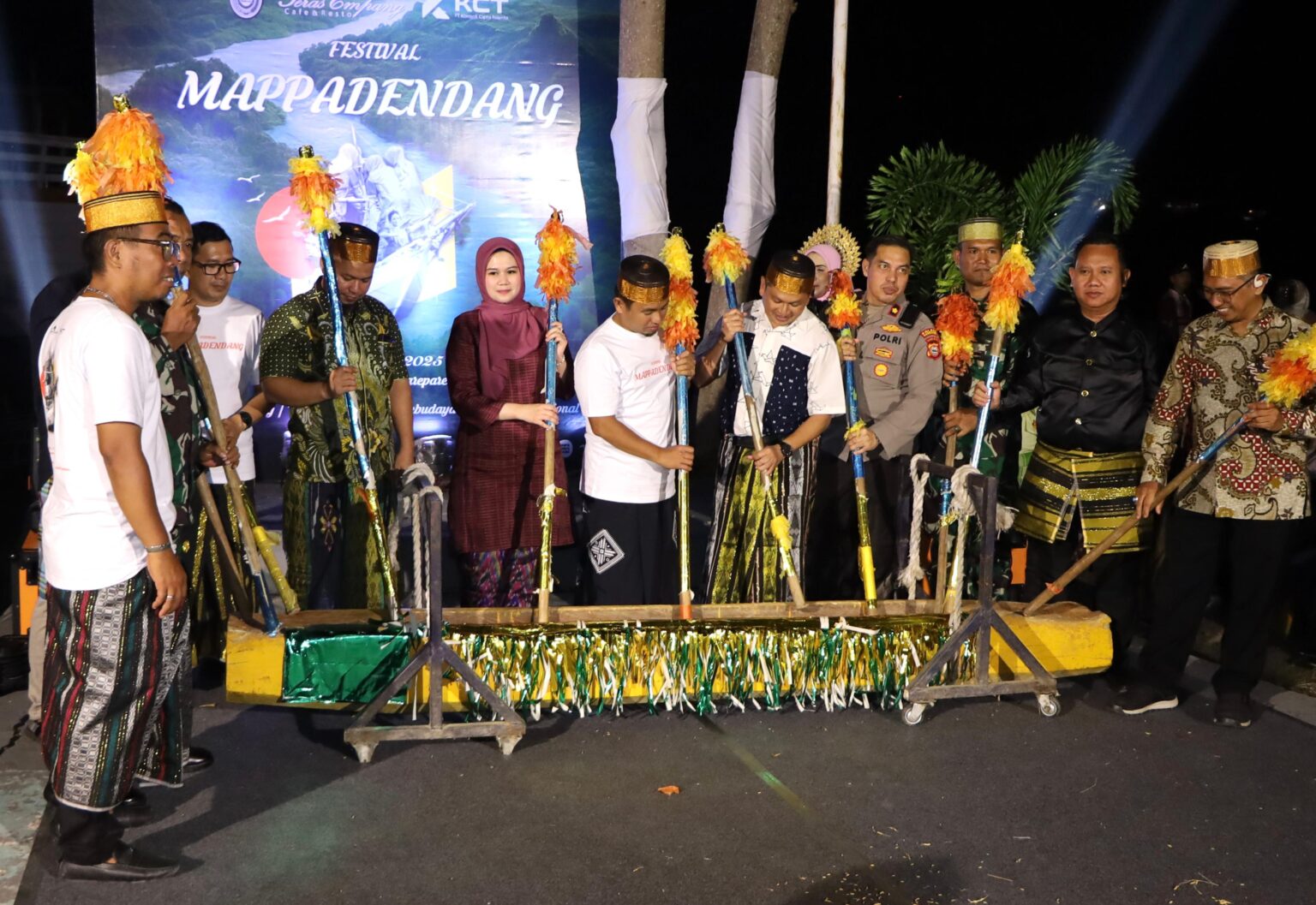 Wali Kota Parepare, Tasming Hamid, memberikan apresiasi tinggi atas terselenggaranya Vestifal Mappadendang yang digelar di Teras Empang Café & Resto, Kamis (21/8/2025).