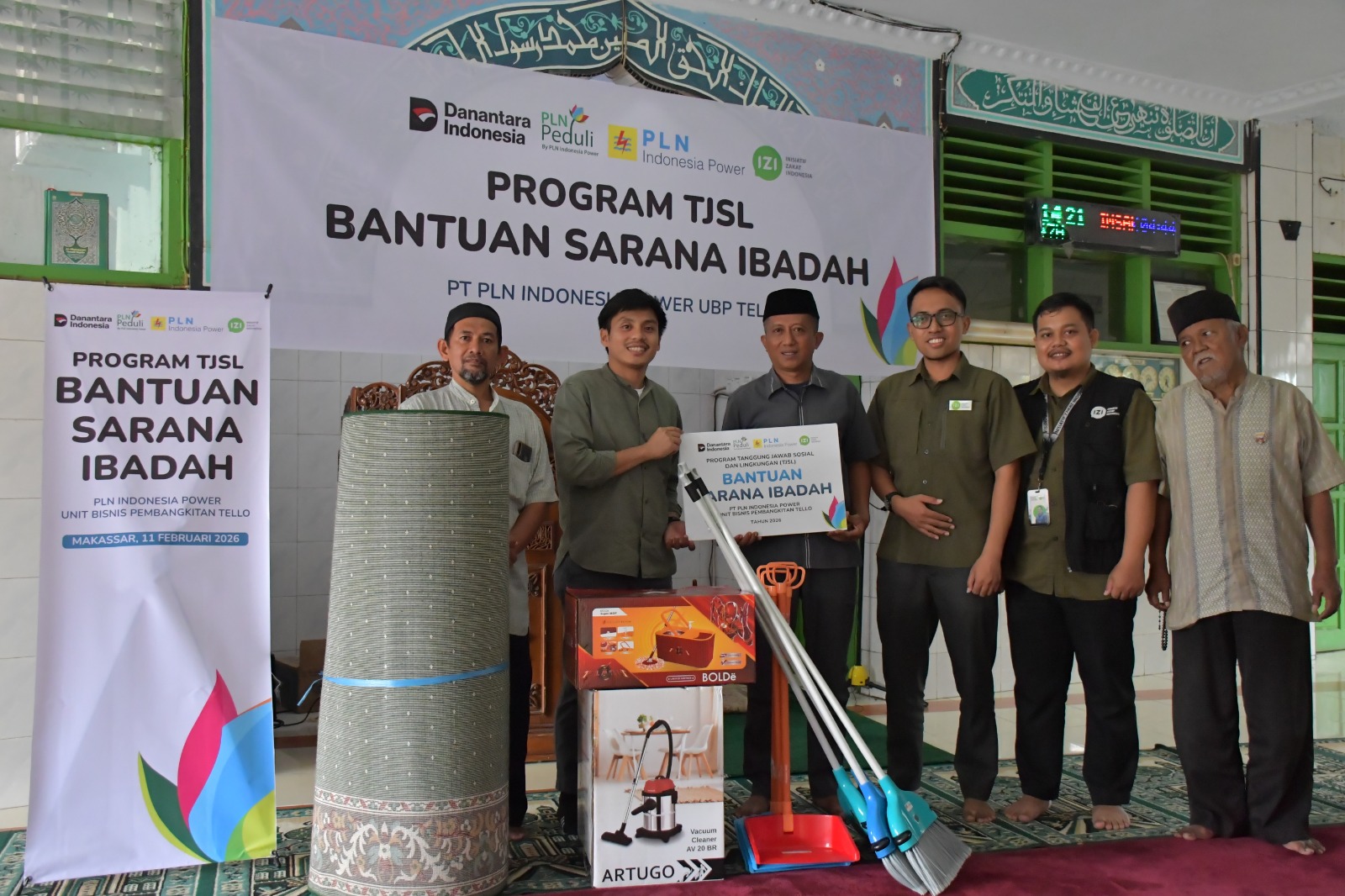 PT. PLN Indonesia Power UBP Tello bersama Inisiatif Zakat Indonesia (IZI) Perwakilan Sulawesi Selatan menyalurkan bantuan sarana ibadah ke Masjid Rahmatullah Muhammadiyah Tello Baru yang berlokasi di Jalan Inspeksi PAM, Kelurahan Batua, Kecamatan Manggala, Kota Makassar, Rabu (11/2/2026).