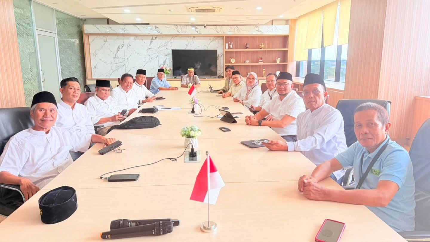 Suasana rapat persiapan Mubes IKA Unhas berlangsung di di ruang rapat AAS Building lt. 3, Makassar, Sabtu (28/2/2026) belum lama ini.