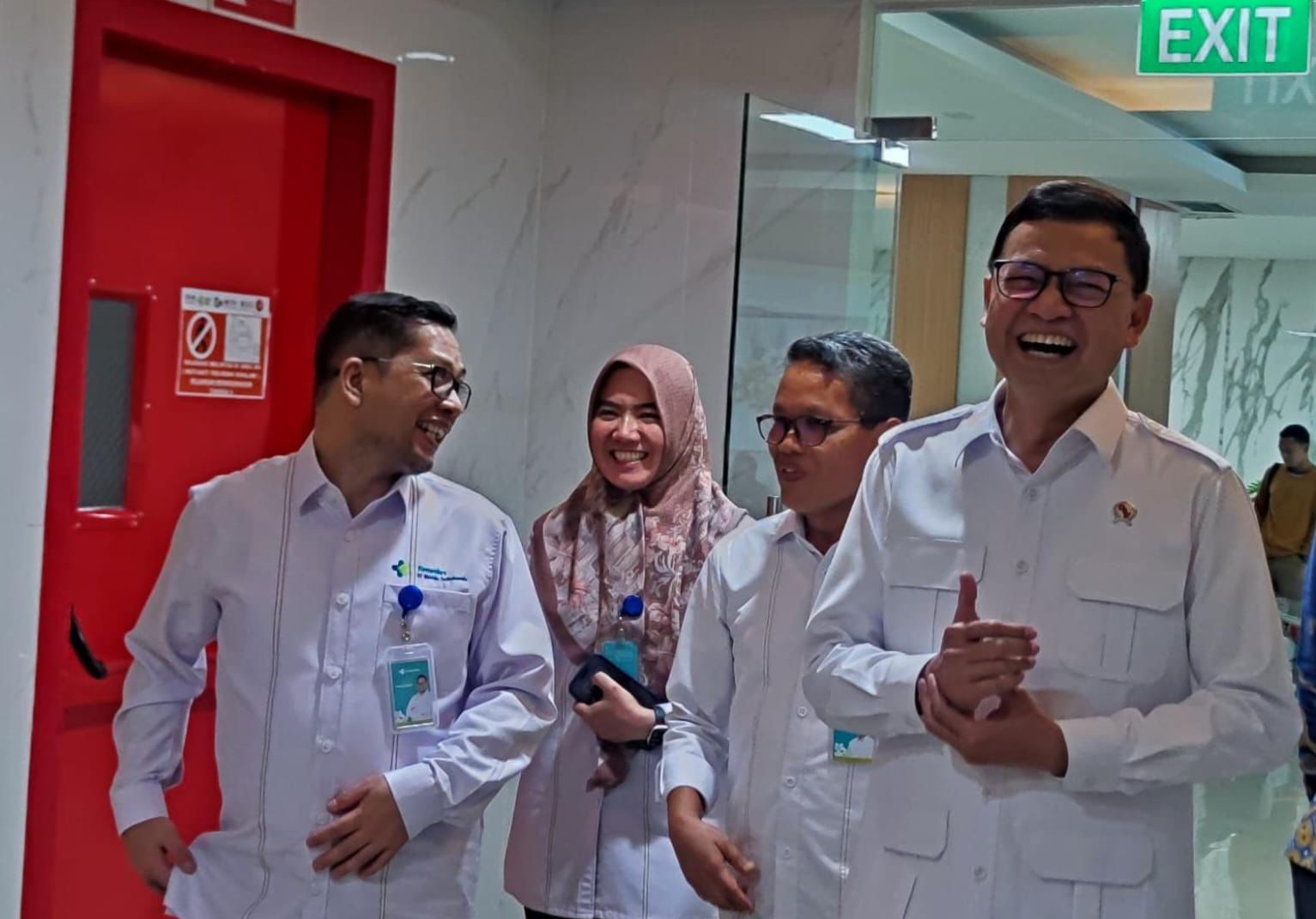 Kepala Badan Pengawas Obat dan Makanan (BPOM) RI, Prof. Dr. Taruna Ikrar, melakukan kunjungan ke Instalasi Farmasi RSUP Wahidin Sudirohusodo Makassar dalam rangka memperkuat sinergi penanganan penyakit tuberkulosis (TBC) di Sulawesi Selatan, Kamis (5/3/2026).