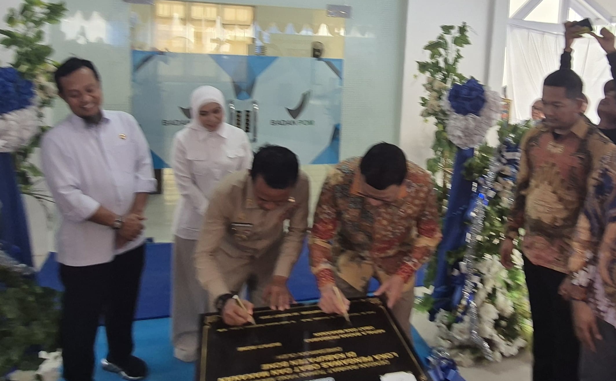 Kepala Badan Pengawas Obat dan Makanan (BPOM) RI, Prof. Dr. Taruna Ikrar, secara resmi meresmikan tujuh Loka Pengawas Obat dan Makanan (Loka POM) di berbagai daerah di Indonesia.