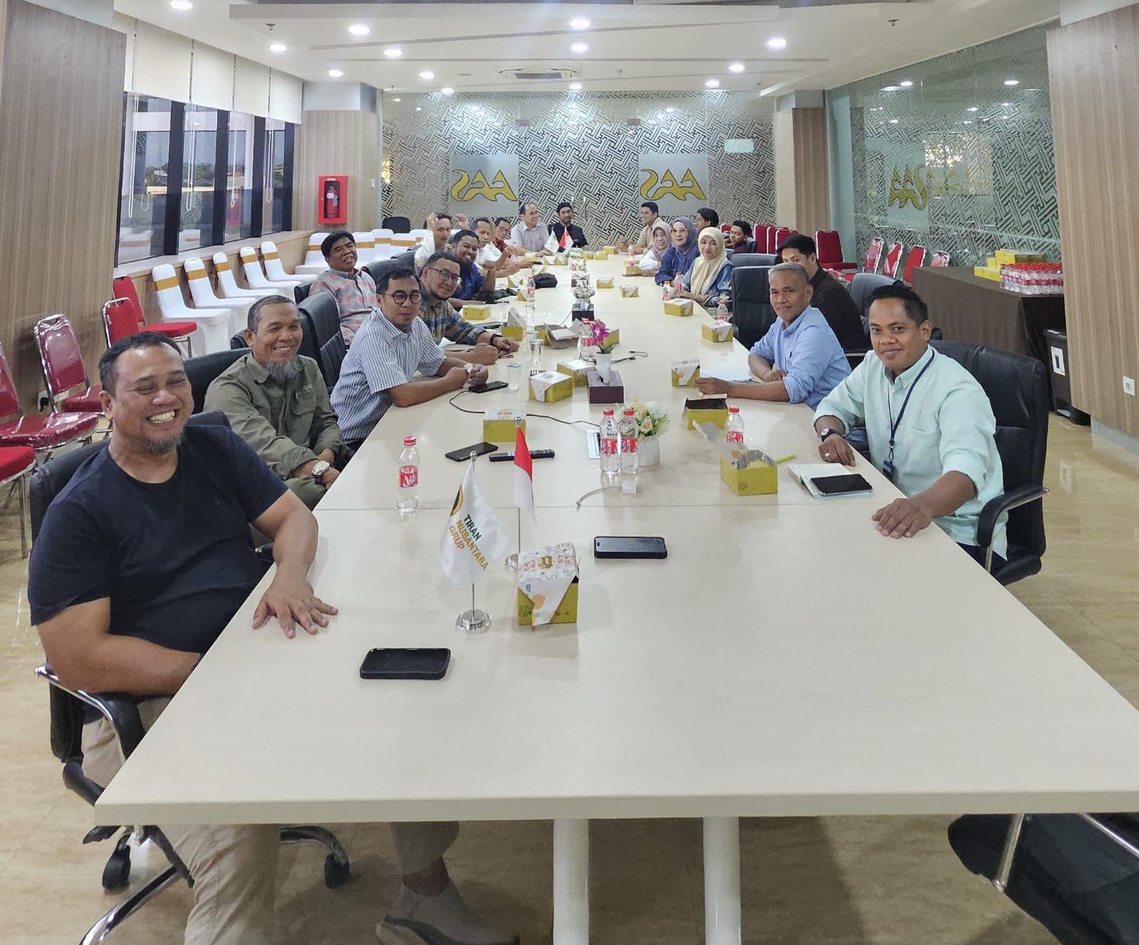 Untuk mempersiapkan agenda akbar ini, Panitia Mubes IKA Unhas 2026 kembali menggelar rapat di lantai 3 AAS Building, Rabu (8/4/2026).