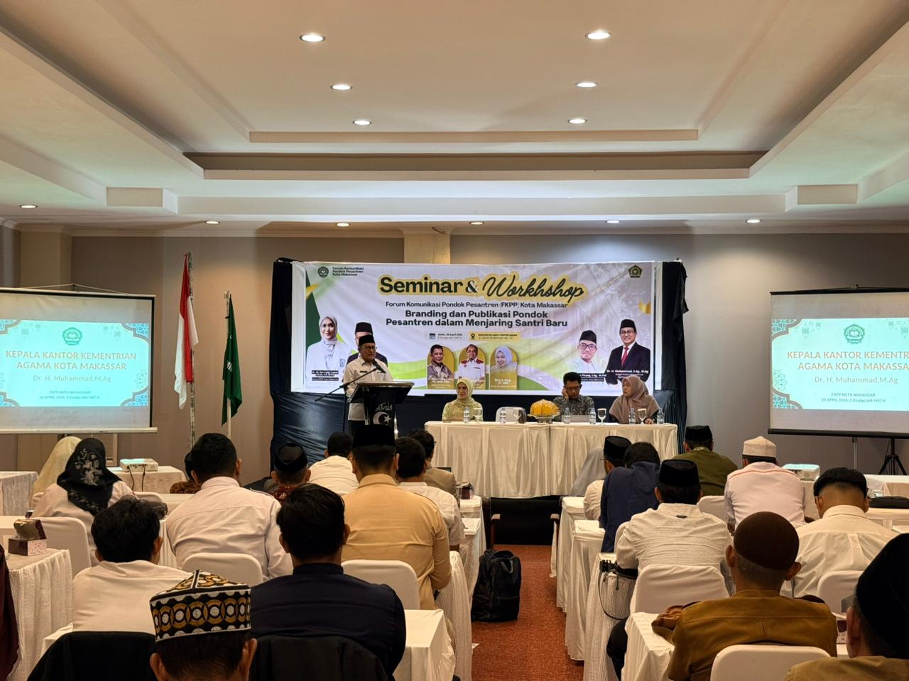 Forum Komunikasi Pondok Pesantren (FKPP) Kota Makassar menggelar seminar dan workshop bertajuk “Branding dan Publikasi Pondok Pesantren Dalam Menjaring Santri Baru”. Kegiatan ini berlangsung di Ruang L.3 Gedung IMMIM, Makassar, Senin (20/4/2026).