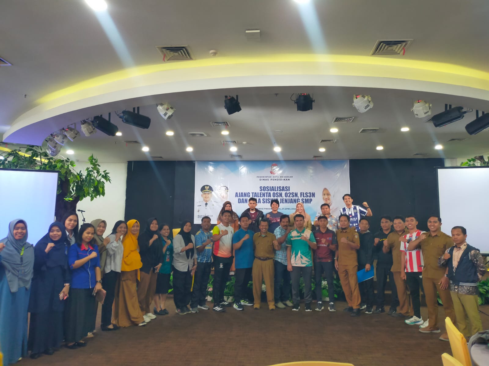 Ketua IGORNAS Makassar, Dr. Mulahizhun Amien, hadir langsung sebagai narasumber utama dalam sosialisasi ajang talenta Olimpiade Olahraga Siswa Nasional (O2SN) dan Gala Siswa Indonesia (GSI) tahun 2026 berlangsung di Karebosi Premier Hotel, Jl. Jend. M. Jusuf Makassar, Selasa (21/4/2026).