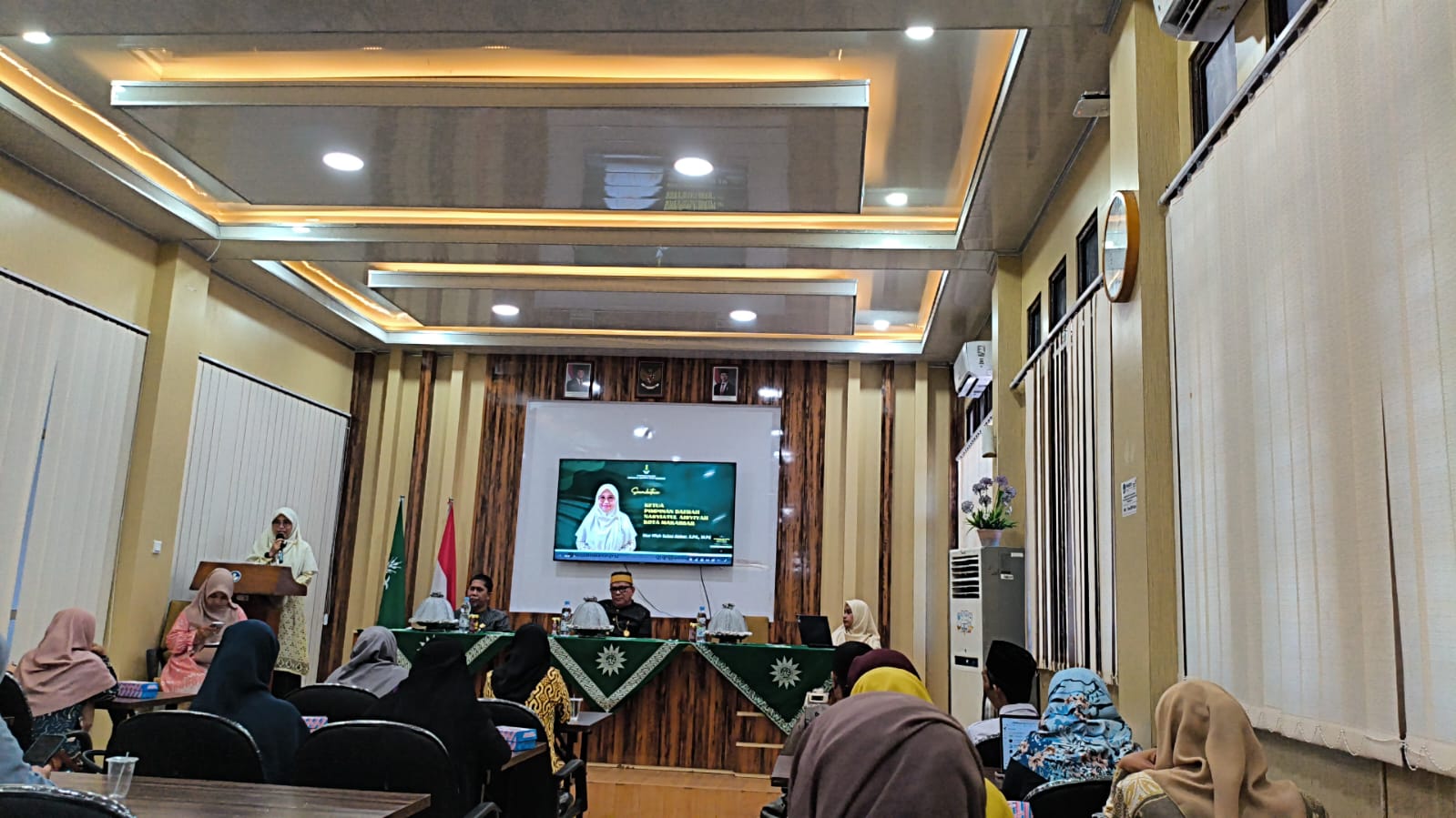 Ketua PD Nasyiatul Aisyiyah Kota Makassar, Nur Iffah Salmi Akbar,S.Pd, M.Pd saat memberikan sambutan pada pembukaan Nasyiah Edu Talk di Aula Balai Bahasa Sulawesi Selatan, Jl. Sultan Alauddin No. 7, Makassar, Sabtu (2/5/2026).