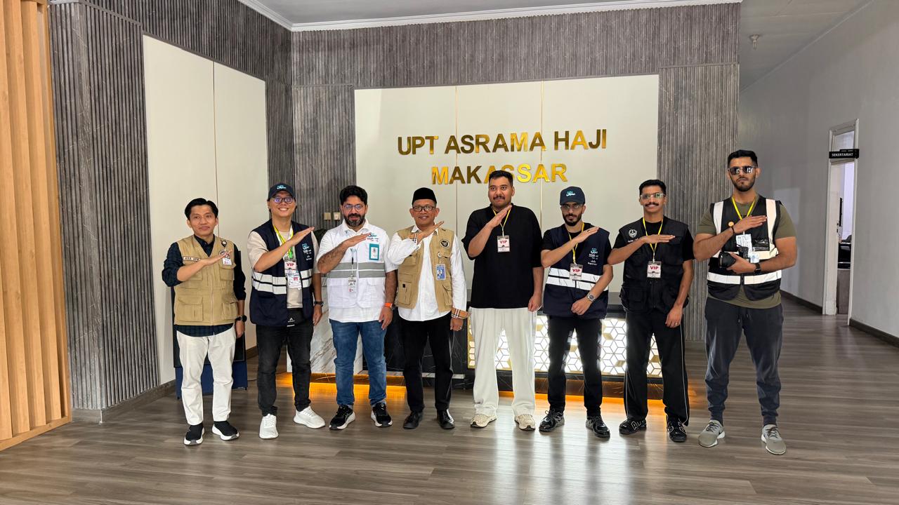Kementerian Dalam Negeri Kerajaan Arab Saudi melakukan kunjungan dan peninjauan langsung ke Embarkasi Makassar, untuk memastikan proses layanan Makkah Route (fast track) pada musim haji 1447 H/2026 M, Kamis (30/4/2026).