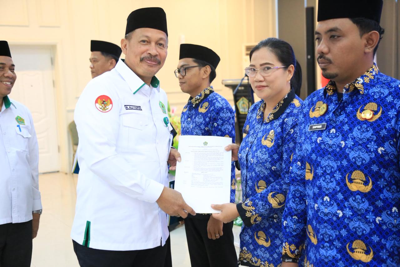 Kemenag Sulsel — Kantor Wilayah Kementerian Agama Provinsi Sulawesi Selatan melaksanakan penyerahan Surat Keputusan (SK) redistribusi Pegawai Pemerintah dengan Perjanjian Kerja (PPPK), Selasa (5/5/2026).