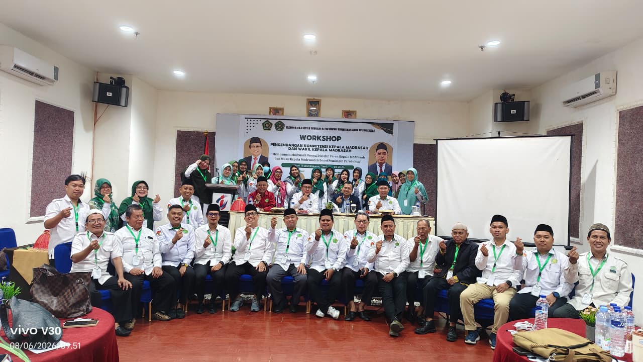 Kegiatan bertajuk “Membangun Madrasah Unggul Melalui Peran Kepala Madrasah dan Wakil Kepala Madrasah sebagai Pemimpin Perubahan” ini berlangsung di Hotel Grand Imawan Makassar, Jl. Pengayoman Makassar, Senin (8/6/2026).