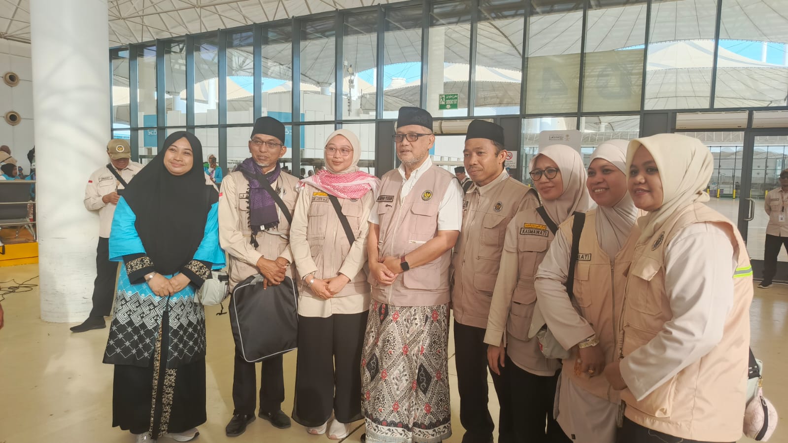 Ketua KBIHU Jeddah Group Nilasari binti Husein pasca pelepasan Menteri Haji dan Umrah RI, Mochamad Irfan Yusuf di Bandara Internasional King Abdul Aziz Jeddah, Minggu (7/6/2026).