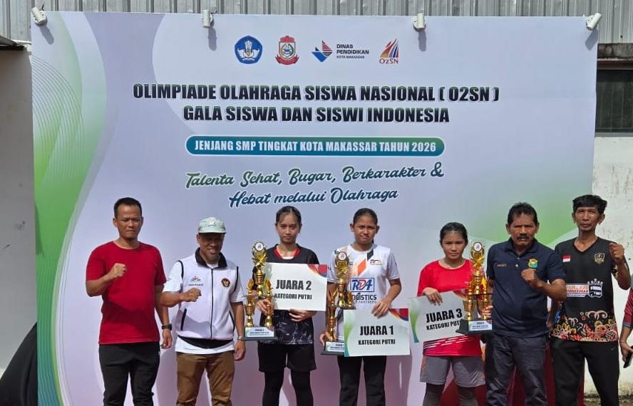 Siswa SMP Muhammadiyah 13 Makassar Juanita Alfahirah Juara 1 O2SN Bulutangkis.