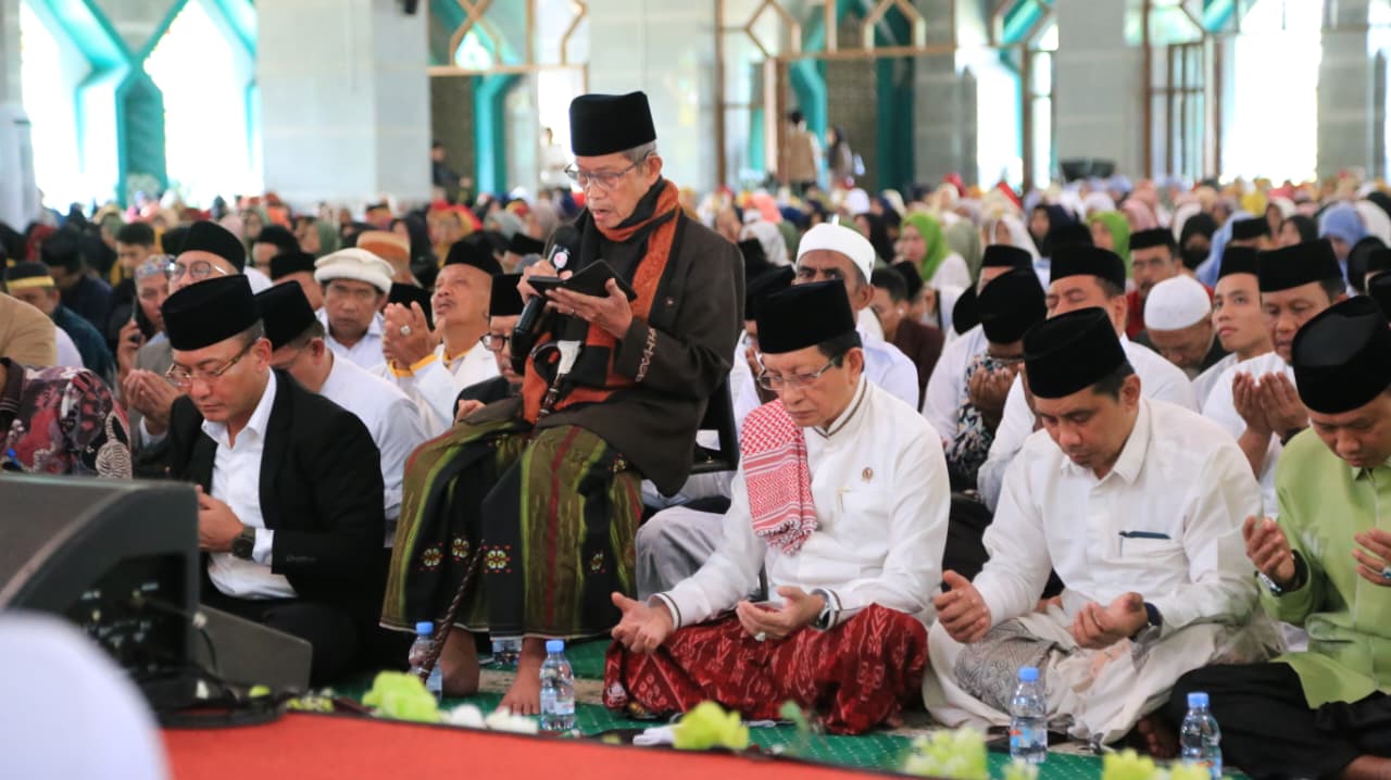 Ittihad Persaudaraan Imam Masjid (IPIM) Provinsi Sulawesi Selatan menggelar Seminar Nasional dan Istighotsah di Masjid Al-Markaz Al-Islami Makassar, Minggu (14/6/2026).