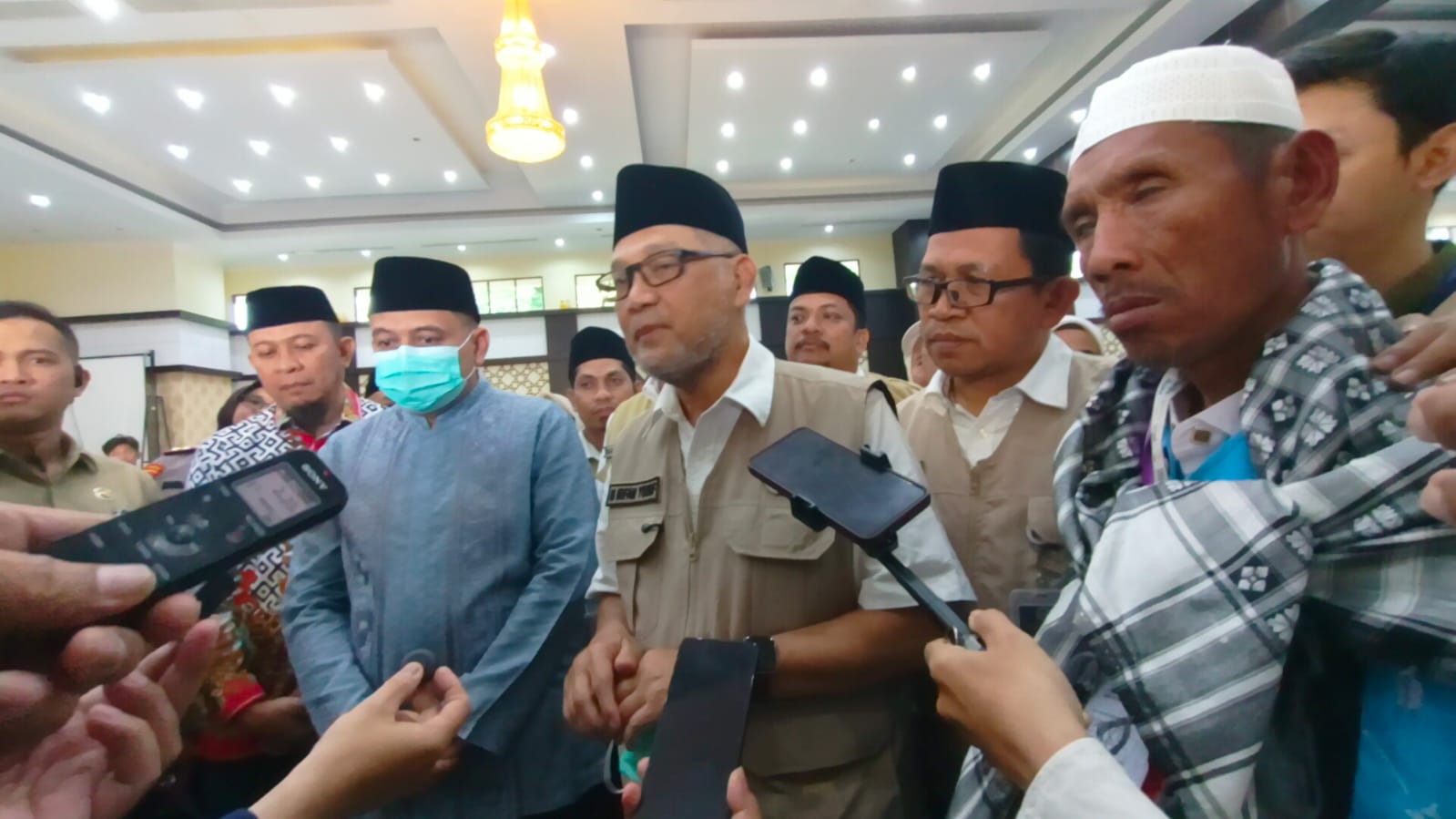 Menteri Haji dan Umrah Republik Indonesia, Moch. Irvan Yusuf saat ditemui di asrama haji Makassar, Minggu (14/6/2026).