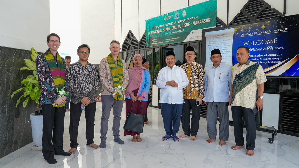 Duta Besar Australia untuk Indonesia, Rod Brazier, meresmikan Australian Reading Corner (Pojok Baca Australia) di Masjid Al-Markaz Al-Islami Makassar, Senin (24/7/2026) belum lama ini.
