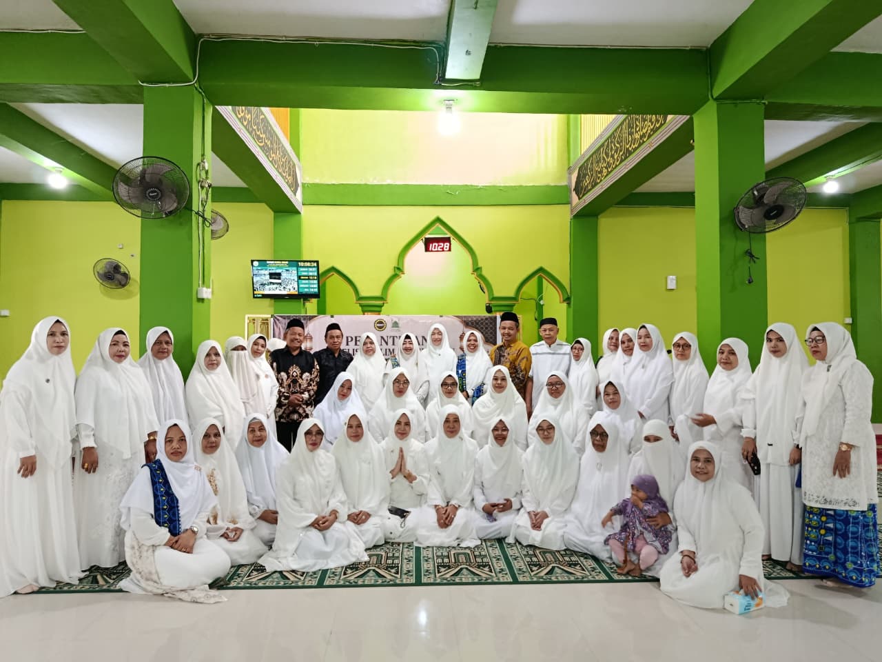 Prosesi pelantikan berlangsung khidmat di Masjid Nurul Ihsan, Jalan KH Abdul Djabar Asyiri, RW 02, Kelurahan Pai, Kecamatan Biringkanaya, Kota Makassar, Sabtu (4/7/2026).