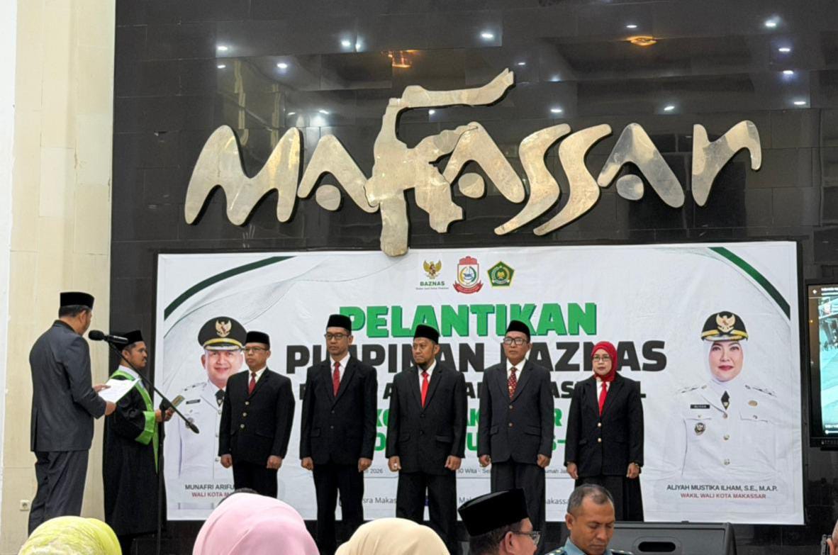 Prosesi pelantikan yang berlangsung di Baruga Anging Mammiri, Rumah Jabatan Wali Kota Makassar, Senin (6/7/2026).