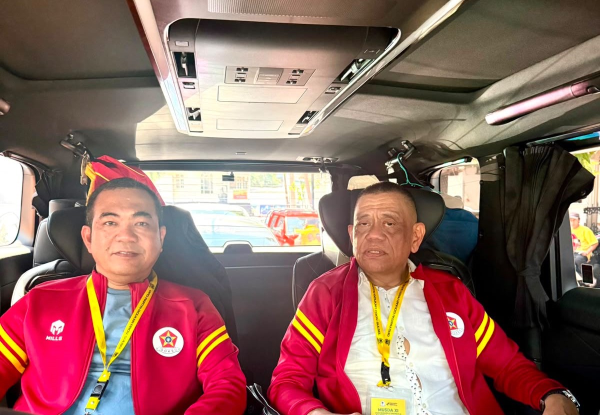 Anggota DPRD Golkar Sulsel Andi Patarai Amir Bersama Amirullah Nur Saenong. Amirullah nyatakan resmi gabung Sentral Organisasi Karyawan Swadiri Indonesia (SOKSI) Golkar Sulsel.