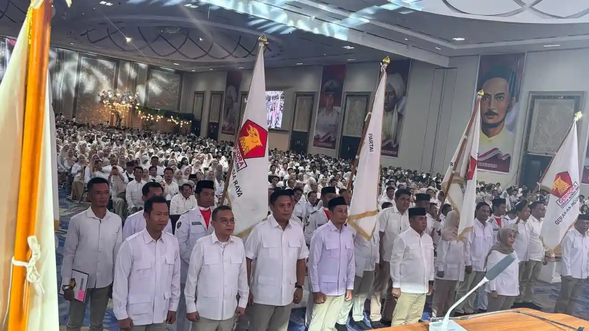 Ketua Harian DPP Gerindra Sufmi Dasco Ahmad mengukuhkan 7 ketua Dewan Pimpinan Cabang (DPC) Gerindra di Sulawesi Selatan (Sulsel) 5 orang di antaranya menjabat bupati.