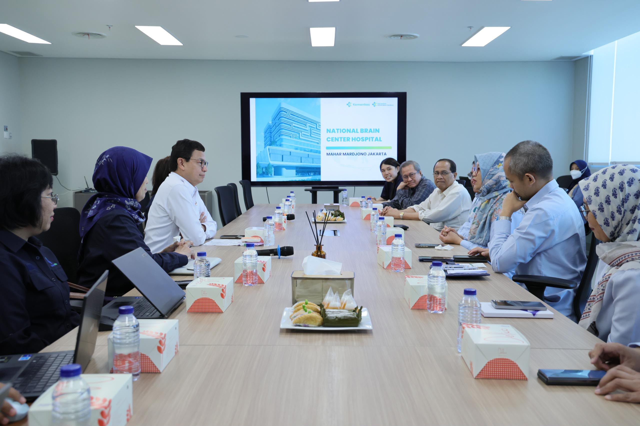 Kepala Badan Pengawas Obat dan Makanan (BPOM) RI, Prof. Dr. Taruna Ikrar, melakukan kunjungan kerja ke Rumah Sakit Pusat Otak Nasional (RSPON) Dr. dr. Mahar Mardjono.