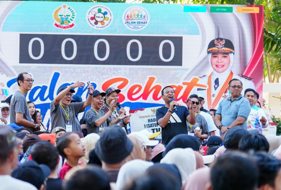 Forum Kemanusiaan Lintas Agama (FKLA) Sulawesi Selatan bersama Pemerintah Provinsi Sulawesi Selatan sukses menggelar jalan sehat anti mager yang berlangsung di depan Rumah Jabatan Gubernur Sulsel, Jalan Jenderal Sudirman, Makassar, Sabtu (8/8/2026).