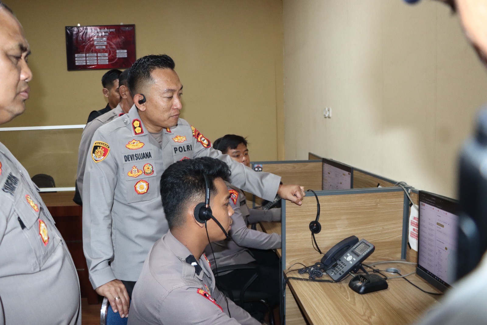 Kapolres Maros AKBP Devi Sujana memastikan layanan Call Centre 110 Polres Maros mampu memberikan respons cepat terhadap setiap laporan masyarakat.
