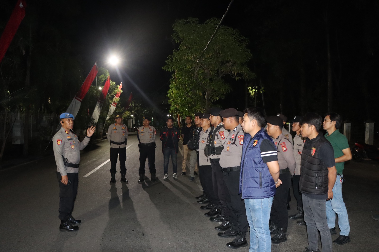 Sejumlah titik yang dinilai rawan gangguan keamanan dan ketertiban masyarakat (kamtibmas) di Kabupaten Maros disisir aparat kepolisian, Sabtu (8/8/2026) malam.