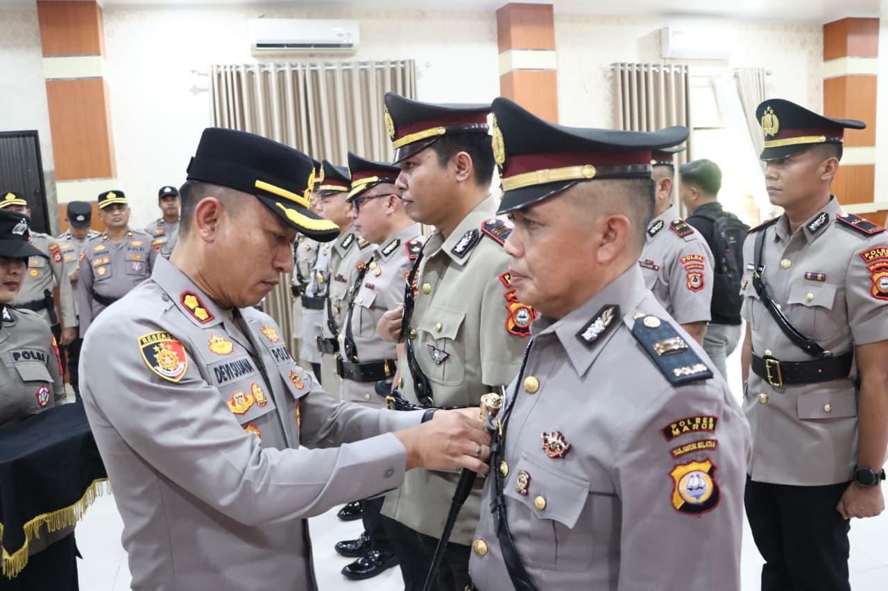 Upacara tersebut dipimpin langsung Kapolres Maros AKBP Devi Sujana, S.H., S.I.K., M.H. dan berlangsung khidmat.