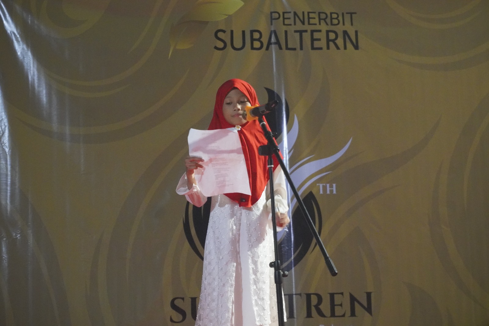 unjuk kemampuan membaca puisi dalam Festival Bintasi 2026 yang digelar di lingkungan Perumahan Bumi Batara Mawang Permai, Kelurahan Borongloe, Kecamatan Bontomarannu, Kabupaten Gowa, Sabtu (15/8/2026).