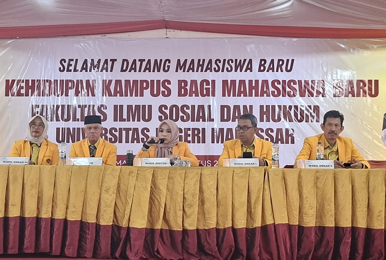 Wakil Rektor bidang Akademik Universitas Negeri Makassar (UNM), Prof Dr Andi Aslinda saat menghadiri Program Pengenalan Kampus Mahasiswa Baru (PPKMB) Fakultas Ilmu Sosial dan Hukum (FIS-H) UNM di Pelataran Menara Pinisi UNM, Sabtu (15/8/2026).