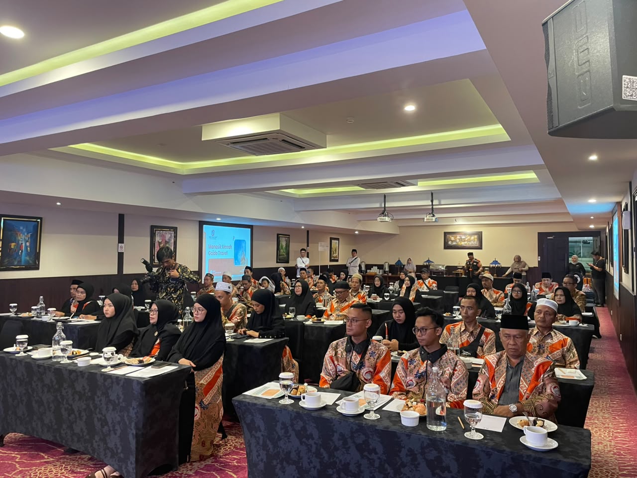 Manasik tersebut diikuti calon jemaah yang dijadwalkan berangkat pada 25 dan 26 Agustus 2026. Mereka mendapatkan pembekalan mengenai tata cara pelaksanaan ibadah umrah, mulai dari persiapan hingga pelaksanaan rangkaian ibadah di Tanah Suci.