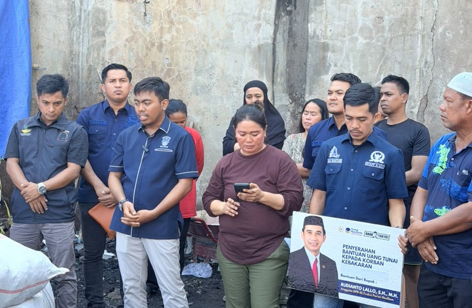 Yayasan Anak Rakyat Indonesia (YARI) berkolaborasi dengan Kementerian Sosial (Kemensos) menyalurkan bantuan kepada korban kebakaran yang terjadi di Kecamatan Tamalanrea Kota Makassar, Sabtu (22/8/2026).