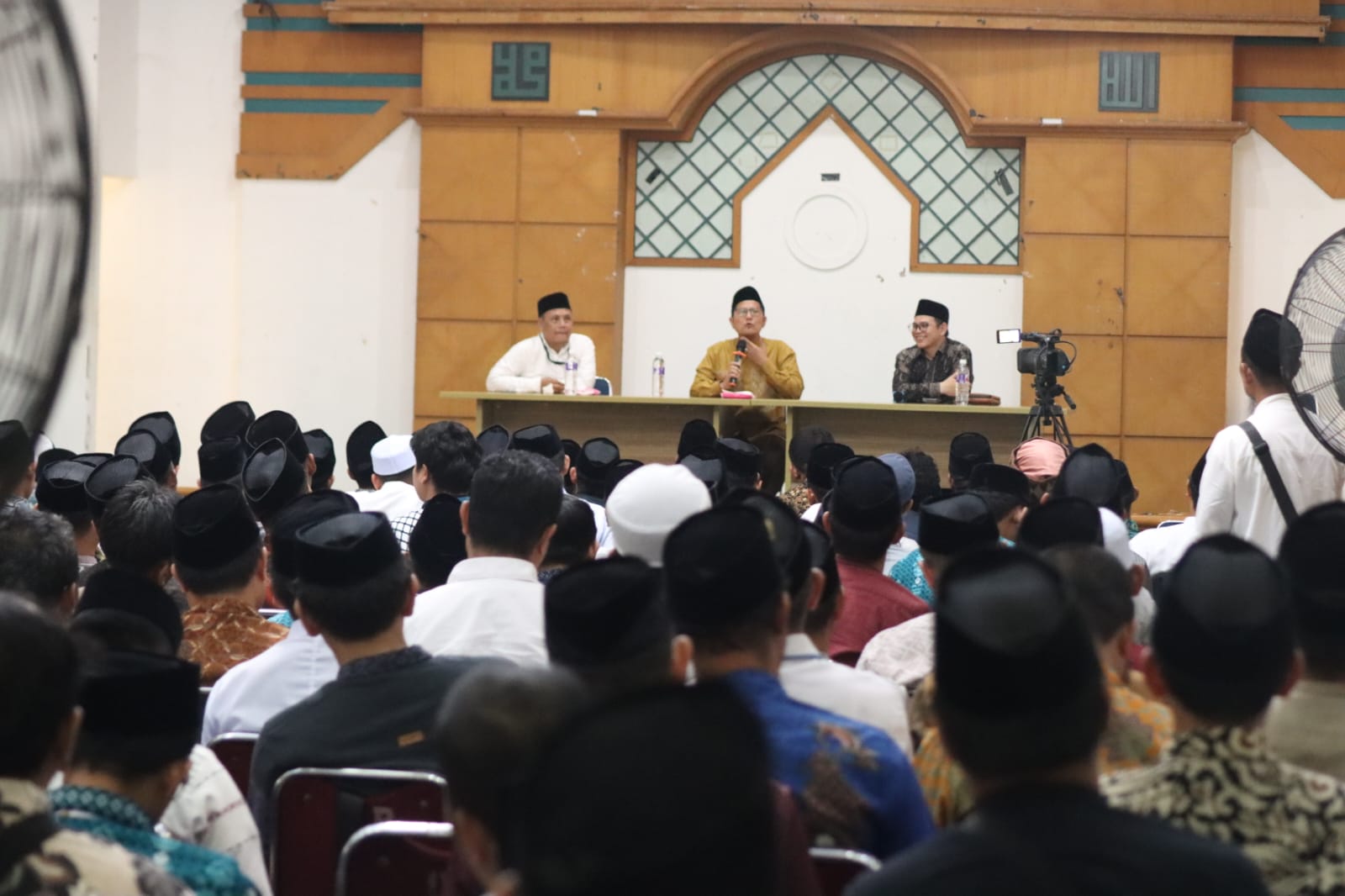 Wakil Ketua MUI, KH Cholil Nafis, Ph.D saat memberikan sambutan pada kegiatan standarisasi dan sertifikasi dai di Asrama Haji Pondok Gede, Jakarta, Senin (24/8/2026).
