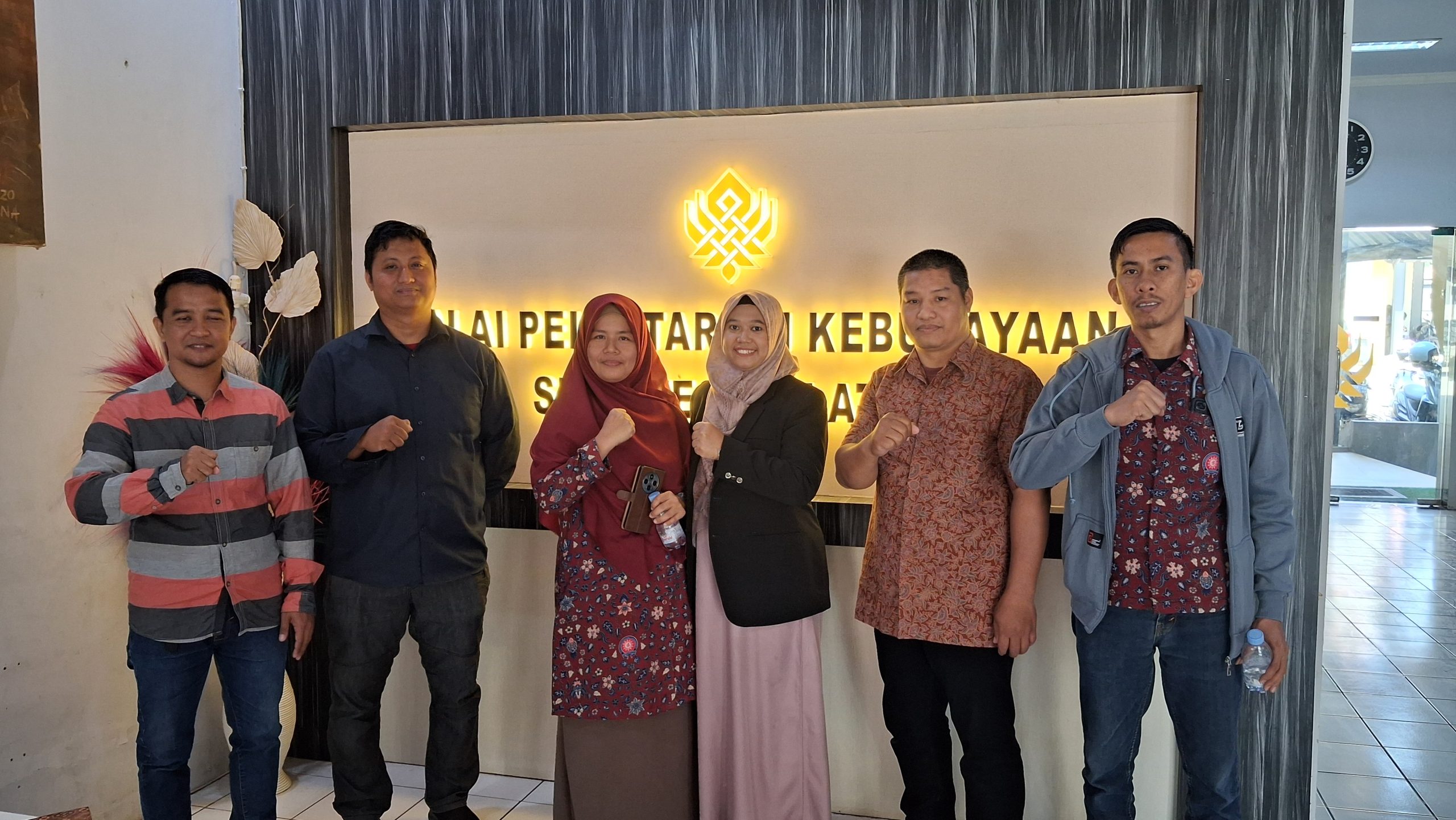 Perkumpulan Panrita Mandiri Global (PMG) terus mematangkan persiapan Sarasehan Budaya bertajuk “Merdeka Bangsaku, Merdeka Budayaku”. Salah satu rangkaian persiapan dilakukan melalui audiensi dengan Balai Pelestarian Kebudayaan Sulawesi Selatan, Senin (24/8/2026).